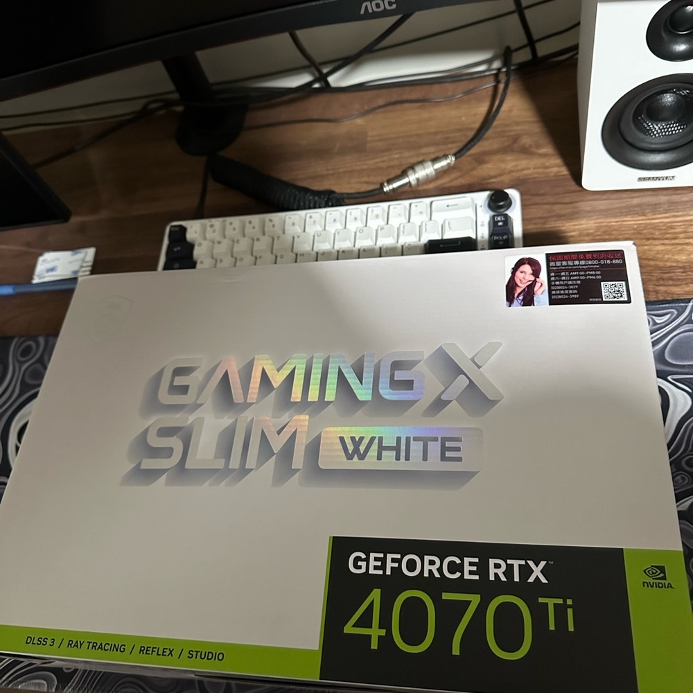 NVIDIA GeForce RTX 4070 Ti Gaming X Slim White